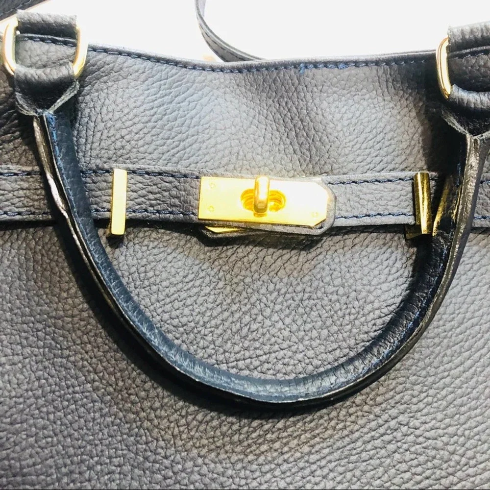 Sophisticated Navy Leather Tote Bag - Picture 2 of 15